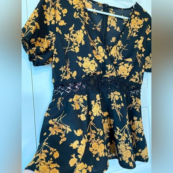 Floral Lace Peplum Black and Gold Top - Picture 2 of 7